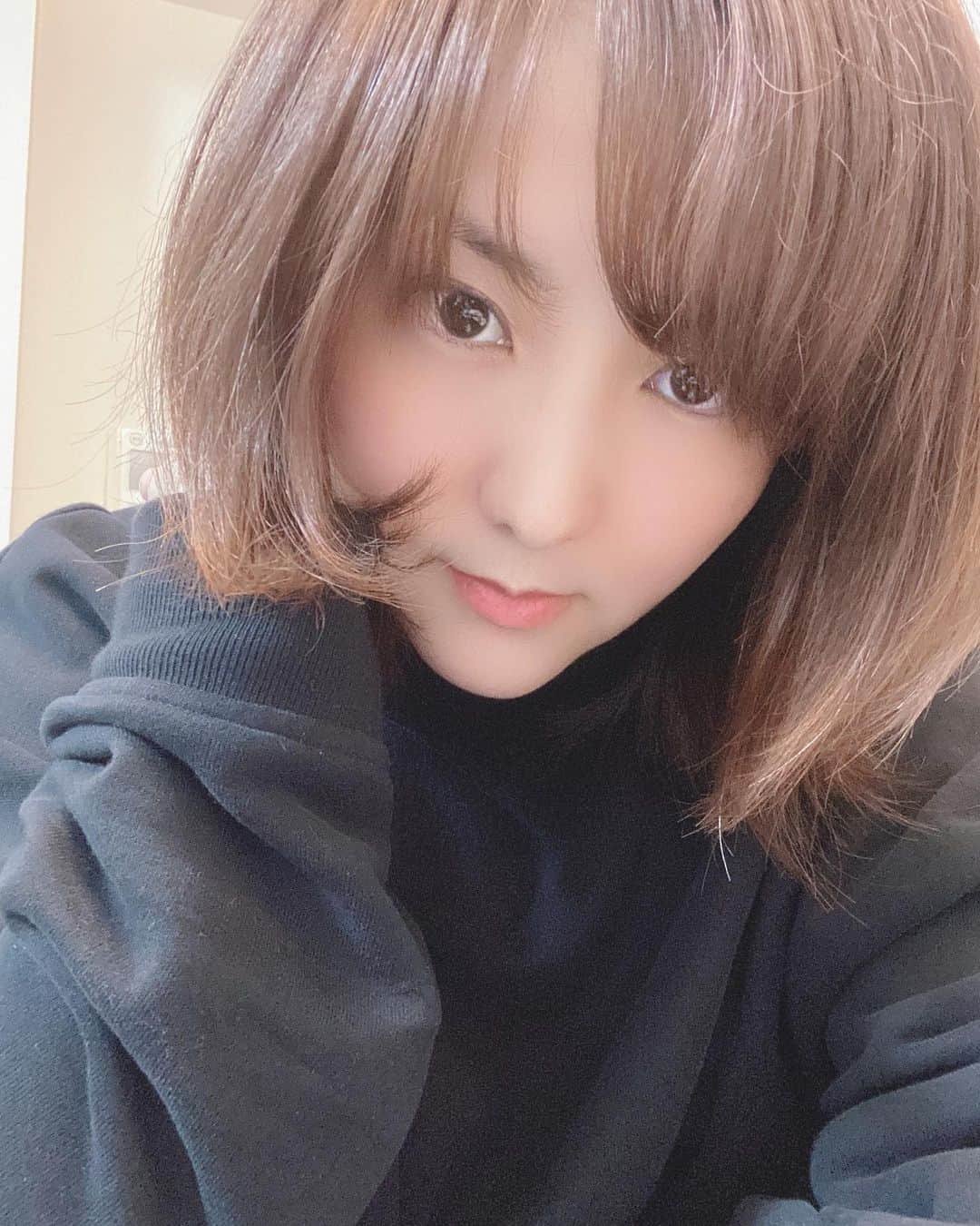 希良梨のインスタグラム：「Might night  ずっと強くなりたいって、突っ走って来ました。 でも、ちょっと疲れちゃって今立ち止まって沢山の景色を見ています。 新しい世界に触れて、人に触れて、どんな自分でいたいのか、どうやって生きていきたいのか、真剣に考えました。 やっぱり、自分が頑張ることで誰かの心に火を灯したい。 誰かの心に寄り添いたい。 一緒に辛いことや嬉しかったことを見せ合いたい。 一緒に夢を見てみたい。 こんなちっぽけな私ですが、 成長の記録を、自分なりのテンポとスタイルで、言葉たちで伝えていきたいと思っています。 新しい私を、どうぞよろしくお願いいたします。   #love #japan #like4like #followforfollow #follow4follow #kirari #希良梨 #アニメ好きな人と繋がりたい #漫画好きな人と繋がりたい」