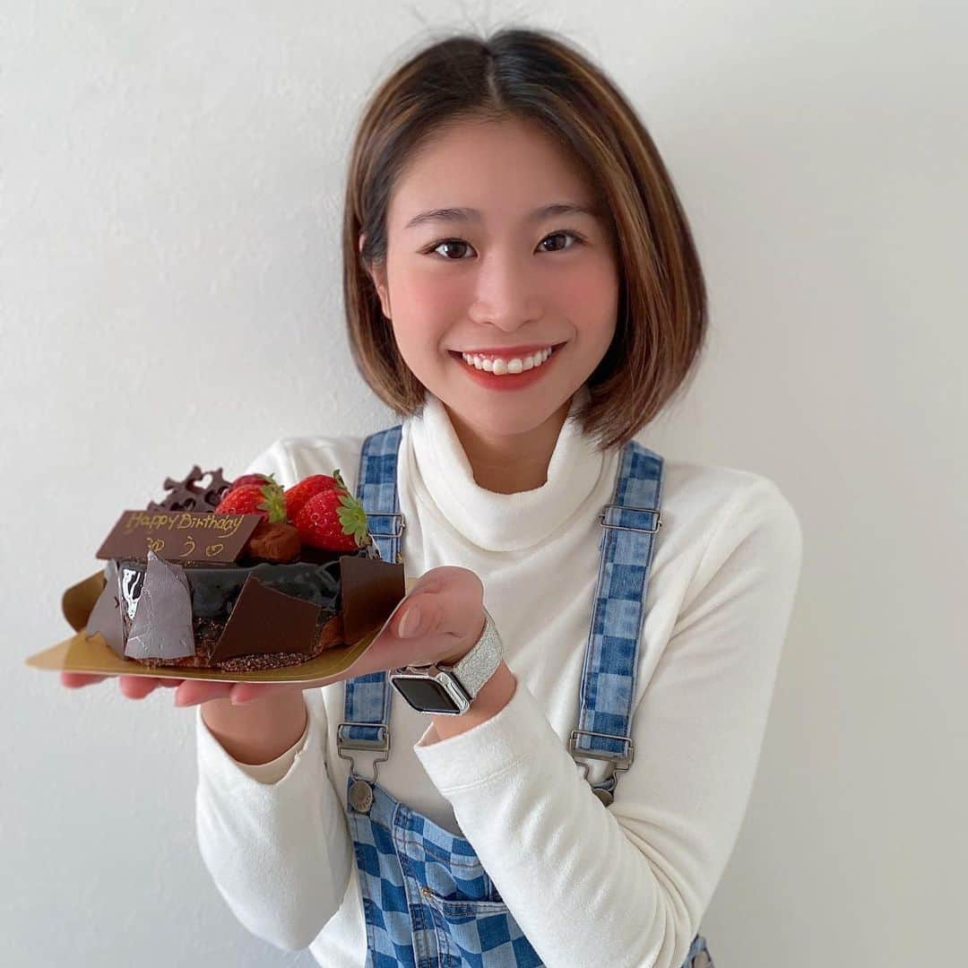 奥野由のインスタグラム：「23歳になりました🙂❤️ お祝いのメッセージありがとうございました！！！  いい一年になるように！！！ 自分らしく頑張っていきたいと思います😉 これからも私と関わってくれる人達よろしくお願いします🙂  メッセージ返せてない人ぼちぼち返します😂」