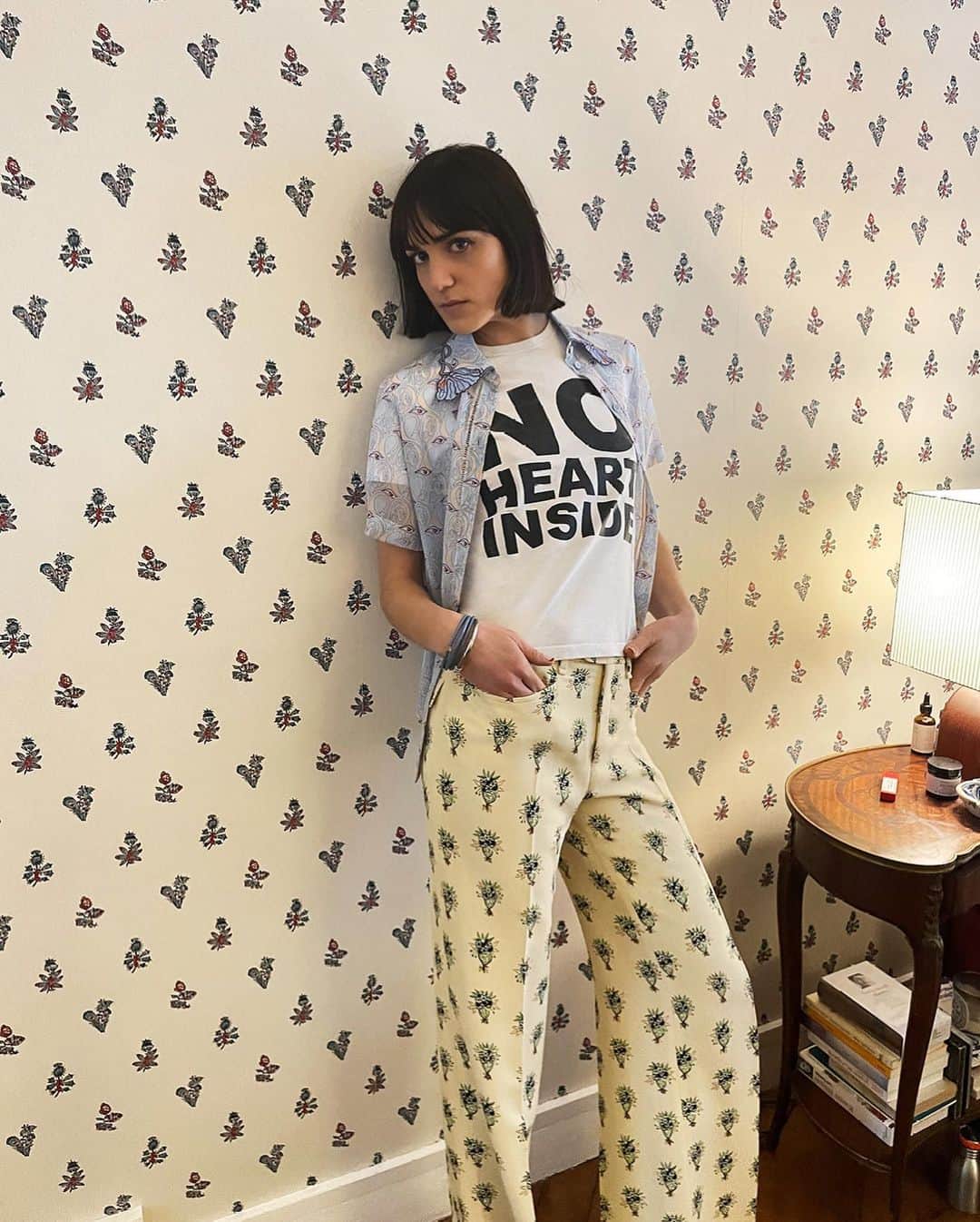 Vogue Italiaさんのインスタグラム写真 - (Vogue ItaliaInstagram)「STYLISTS CHOSE PEOPLE WHOSE STYLE INSPIRED THEM @CamilleBWaddington styled and photographed @LaiaBonastre And Now, Copy the Look: the slogan t-shirt ❕ Swipe left to get some inspiration.   Discover the full portfolio in the February Issue of Vogue Italia — now on newsstands — and via link in bio. #TheEverydayIssue Editor-in-Chief @EFarneti Creative Director @FerdinandoVerderi  MakeUp @KarinWesterlundd @artlistparisnewyork」2月8日 23時57分 - vogueitalia