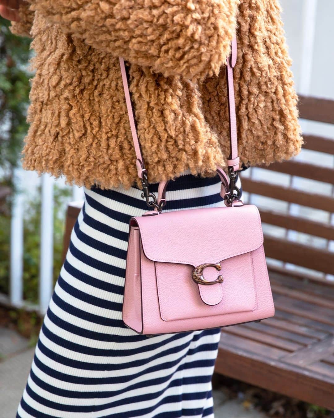 Macy'sのインスタグラム：「Think pink! A romantic neutral you can wear all year round 💕  And don’t forget Star Money Bonus Days are happening now! Members get their next reward faster (exclusions apply). • Tap the link in our bio to shop Valentine’s Day gifts that bring us closer.」