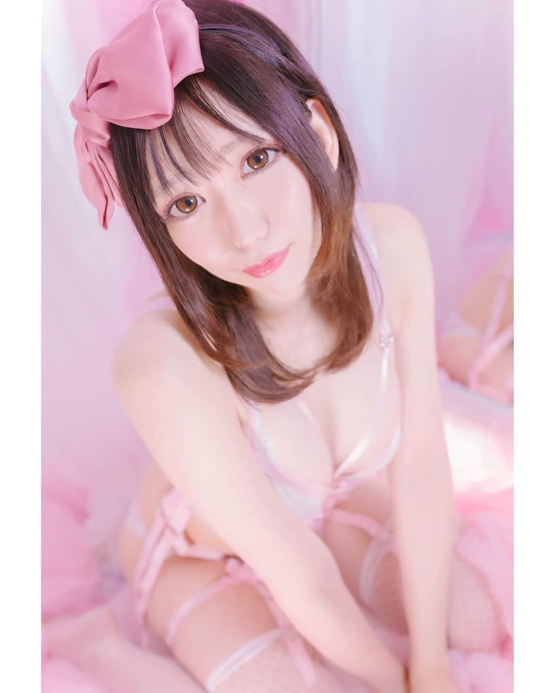 のインスタグラム：「もうすぐバレンタインだね❤️❤️❤️  photo by harryさん スタジオ　@namaikiribon   #被写体 #下着 #ランジェリー #リボン #バレンタイン #はれあめ #なまいきリボンスタジオ #ファインダー越しの私の世界」