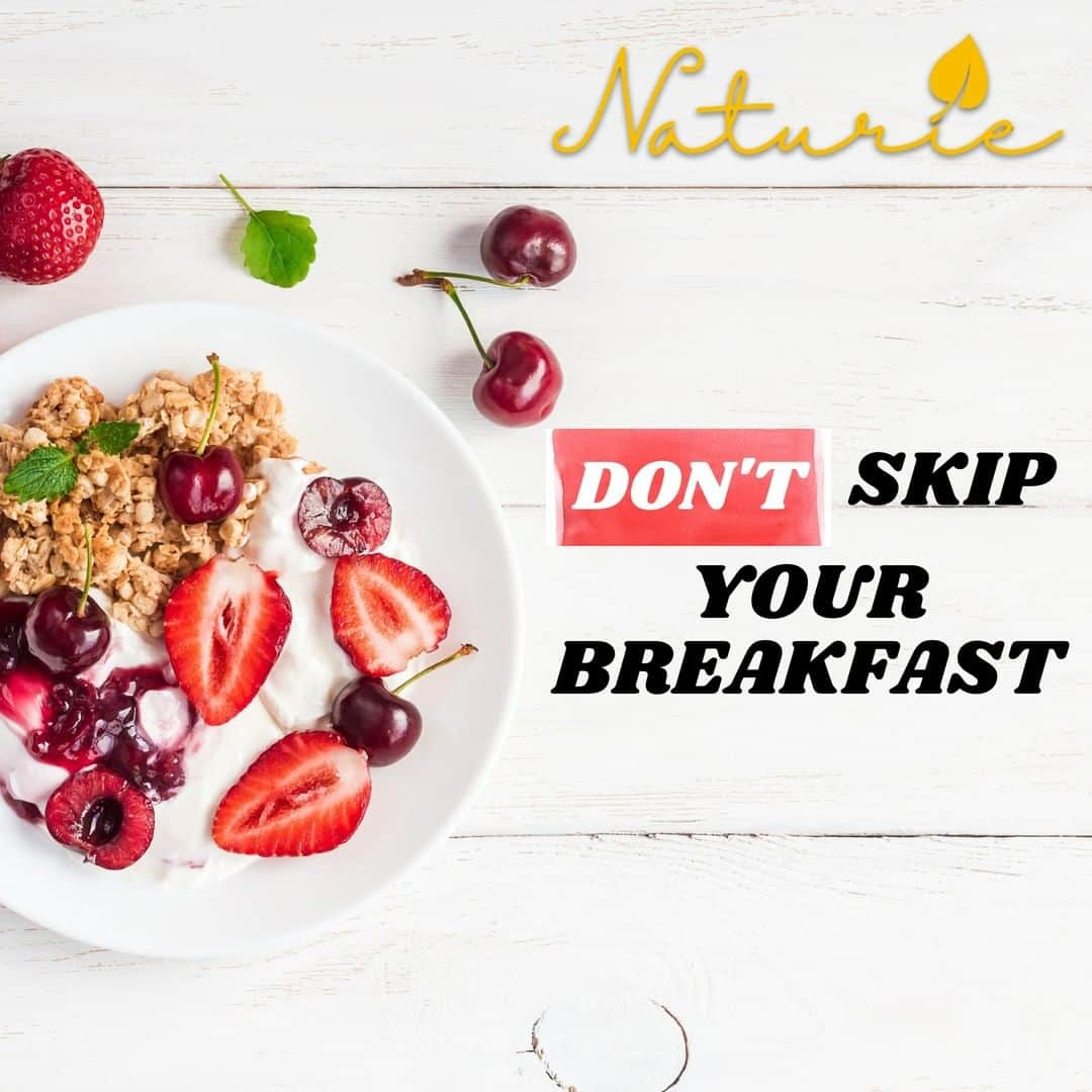 ナチュリエのインスタグラム：「Breakfast is super important guys. When you are sleeping, your energy level and metabolism drops. By having breakfast, you will boost it up and start your morning full of energy.  Among other side effects includes: - You Put Yourself at Risk for Diseases - You Deprive Your Body of Essential Nutrients - Unhealthy Cravings - Drop in energy levels will decrease as well as your cognitive function. - Your Immunity Goes Down - Bad breath - Risk of Obesity and many more ..... . If you memang not used to having breakfast, its not too late to start now. A small bowl of muesli, a piece of bread or fruit, could help slowly introduce yourself into our routine. . Healthy breakfast with mixture of  various fruits and vegetables, low-fat and protein food helps increase concentration levels, and allows you to stay productive throughout. . Now, knowing the risk of not taking breakfast, I hope you are not planning to skip your breakfast again tomorrow.」