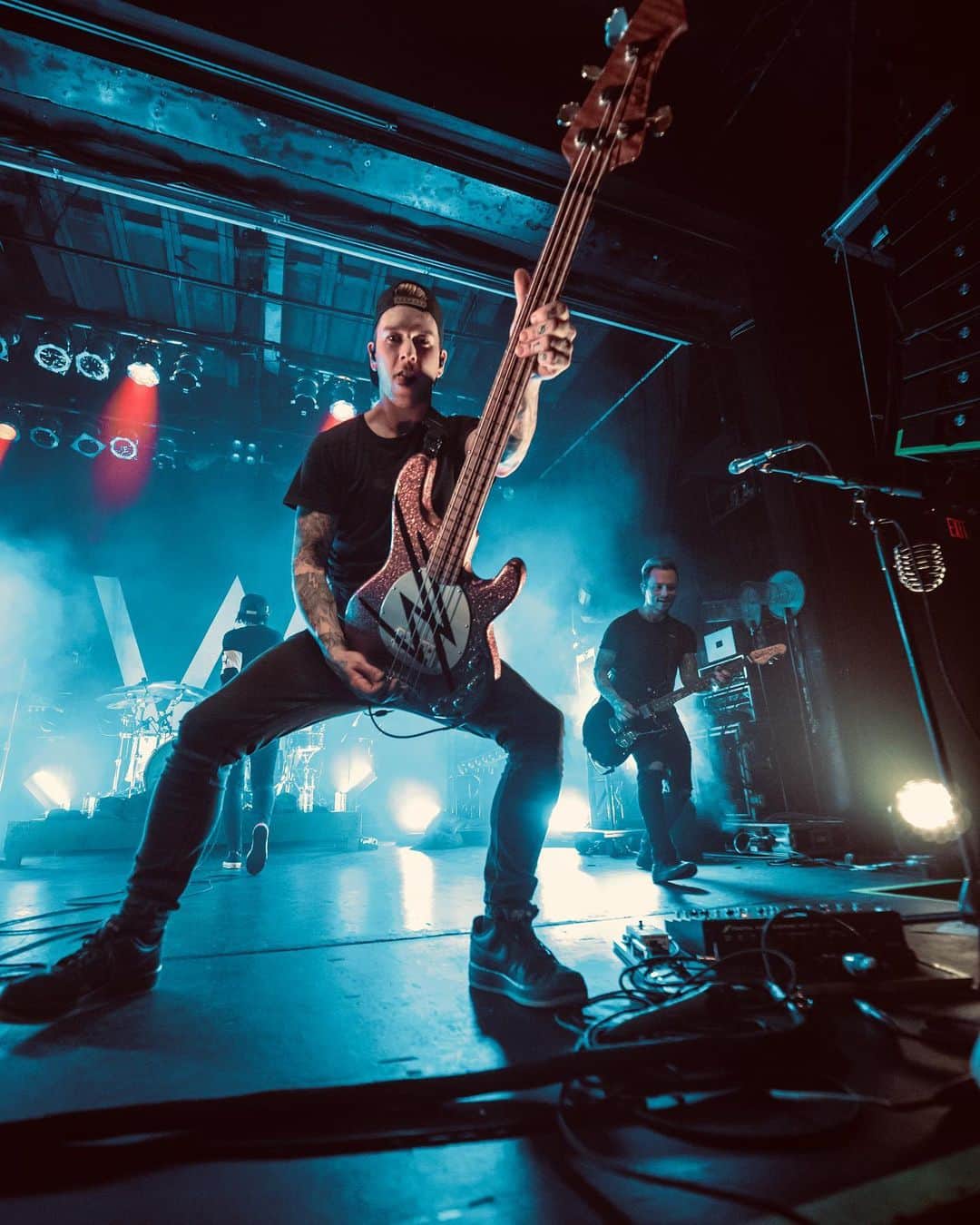 ジャスティン・ヒルズのインスタグラム：「A year ago today we played our last show at @sectionlive Who would have known this much time would have gone by without being able to do my job. Man, I miss music and playing shows. I hope we can get back to this soon. How are you staying busy during all of your off time? Miss you all!」