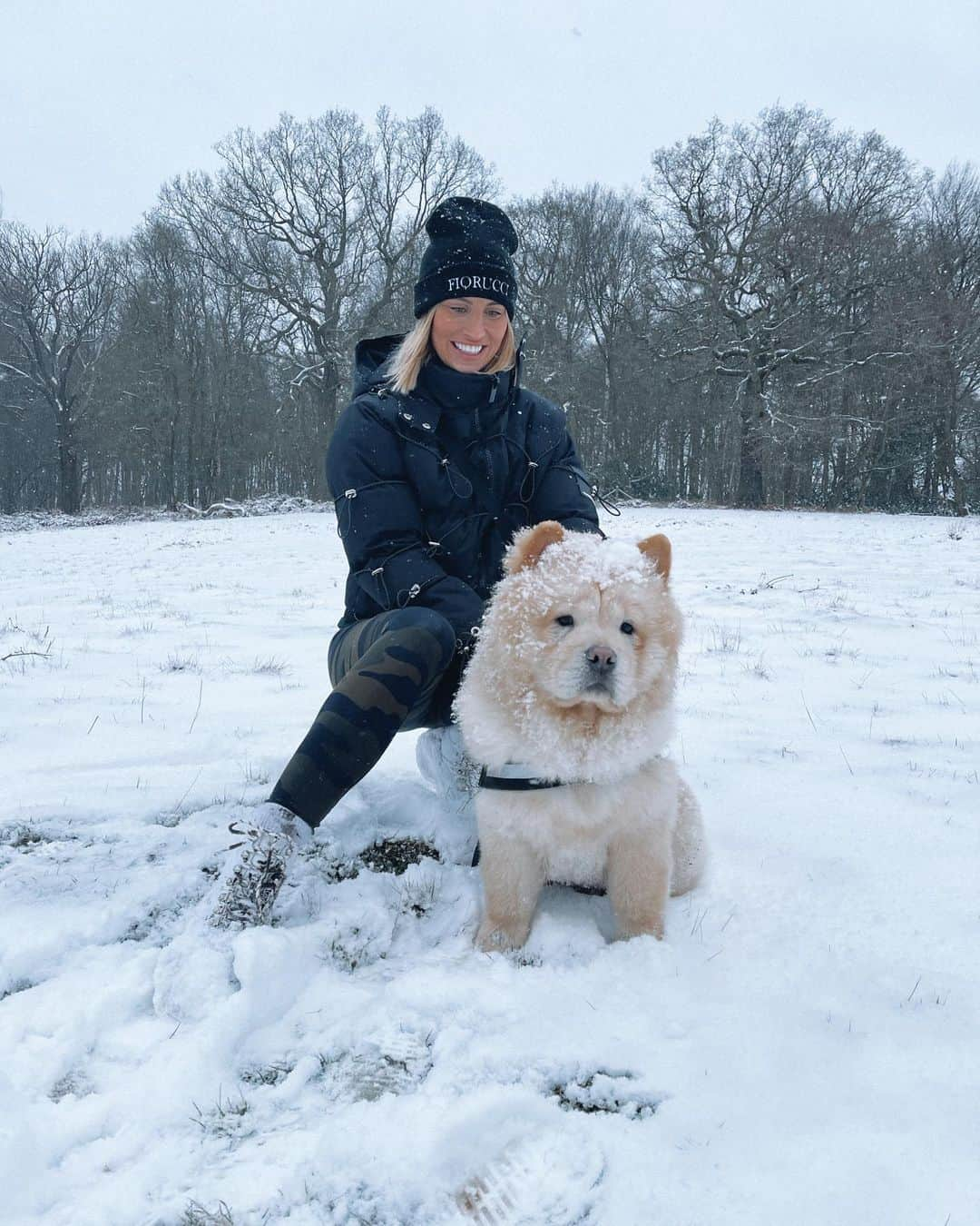 ファーン・マッキャンさんのインスタグラム写真 - (ファーン・マッキャンInstagram)「Snow day ❄️☃️🌨. ___________________________________________ Absolutely fudged it wearing white boots 🙄. Snow does not irradiate the slushy mud!! Lovely little socially distanced walk with the birthday girl @ellisransonx with baileys hot chocolate ☕️🍫.」2月9日 0時50分 - fernemccann