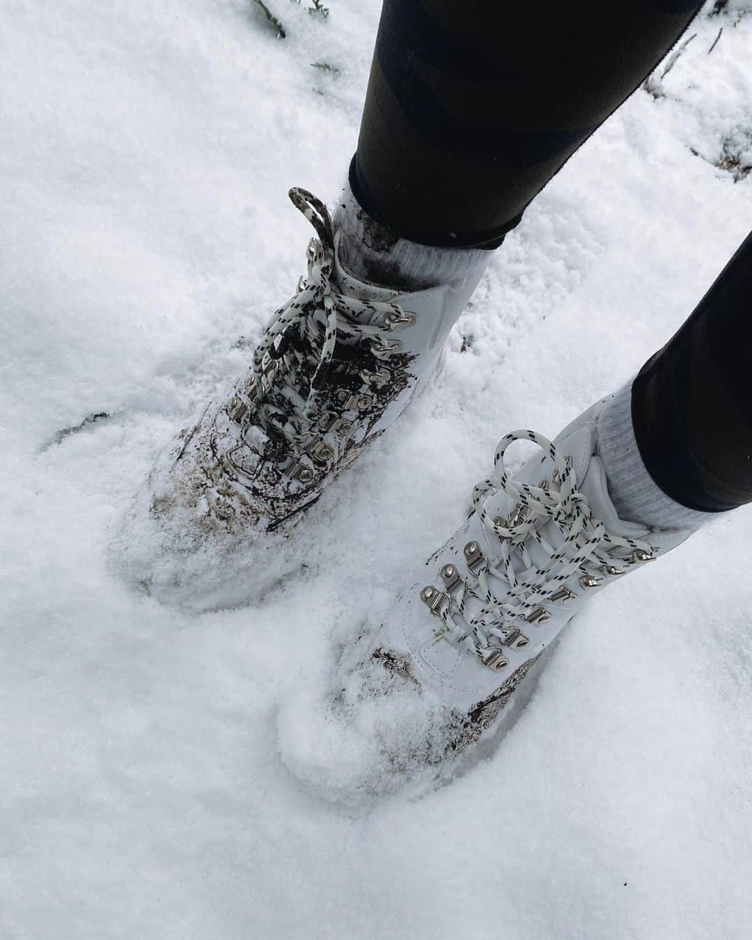 ファーン・マッキャンさんのインスタグラム写真 - (ファーン・マッキャンInstagram)「Snow day ❄️☃️🌨. ___________________________________________ Absolutely fudged it wearing white boots 🙄. Snow does not irradiate the slushy mud!! Lovely little socially distanced walk with the birthday girl @ellisransonx with baileys hot chocolate ☕️🍫.」2月9日 0時50分 - fernemccann