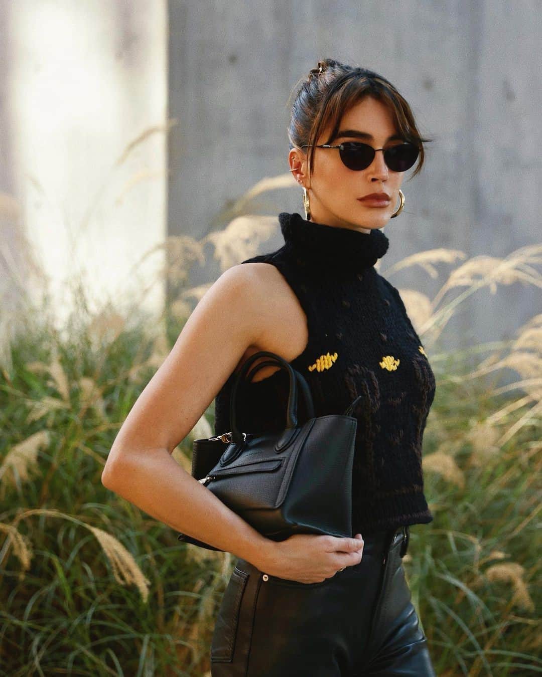 Longchampのインスタグラム：「Everyone says, "Match your belt with your bag." We can take or leave a belt... It's a bag plus sunglasses that we're really after. Featuring @BrittanyXavier   #LongchampMailbox #LongchampTresParis #Longchamp」