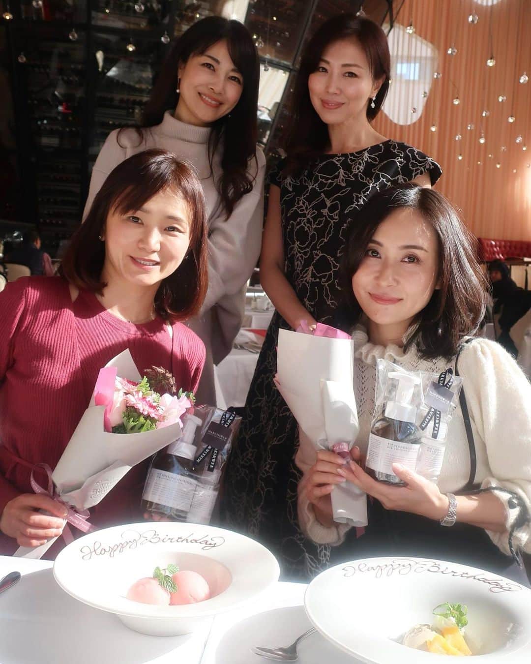 ImotoEtsuyo さんのインスタグラム写真 - (ImotoEtsuyo Instagram)「#お誕生日おめでとう ・ 2月生まれの @kimiyo.f さん @nicomaya2525 さん お誕生日おめでとう🎂  ・ ・ お二人のお祝いを^ - ^ と思って お花を持参しお祝いのつもりが… ・ 1月生まれの 私のお祝いまで🥂して頂きました。 @haruna.kokubun さん ありがとう😊嬉しかった。 ・ ・ @restaurant_dazzle  ・　 楽しいランチ会でした。 ・ ・ #lunch  #女子会  #情報交換  #銀座  #ダズル #銀座グルメ #東京グルメ  #gourmet  #大人女子  #美しい  #ootd #fashion  #ワンピース　⇒ @setaichiro_official  #setaichiro #セタイチロウ  #大人可愛い  #エレガントコーデ  #コーデ」2月9日 6時41分 - bisuhada