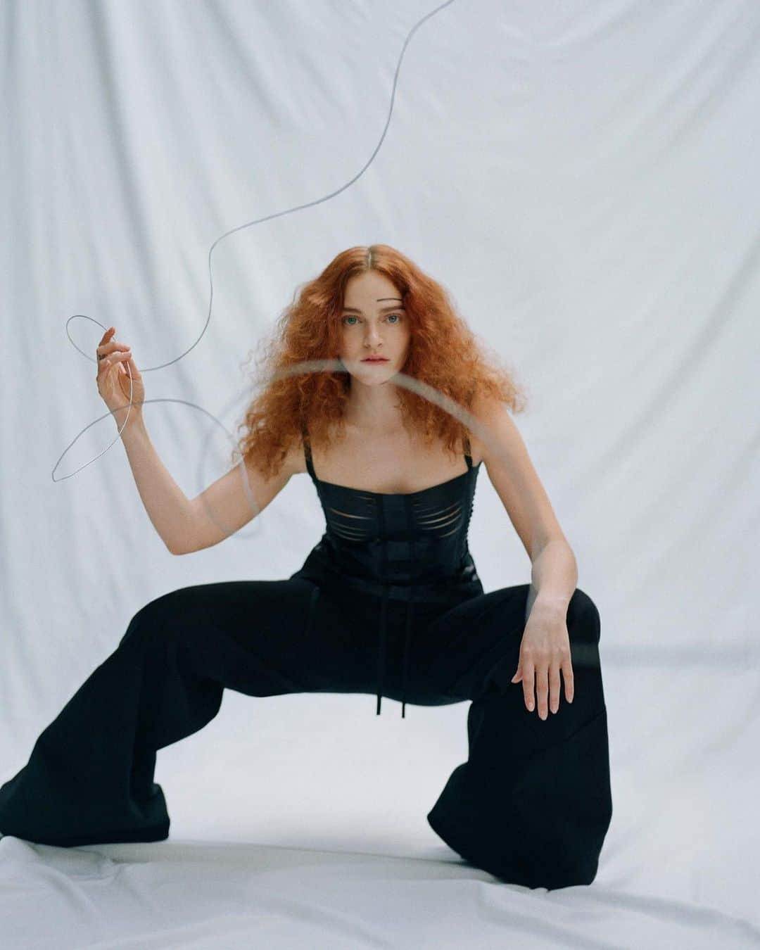 Olivia Maloneのインスタグラム：「maddie with a hundred feet of wire」