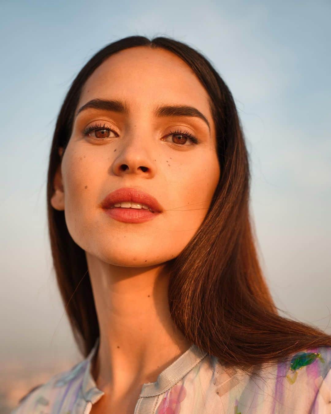 Armani Beautyさんのインスタグラム写真 - (Armani BeautyInstagram)「Beauty inspiration for Valentine's Day. @AdriaArjona, actress and face of MY WAY fragrance, wears NEO NUDE FOUNDATION in shade 8 for a natural, effortless glow.   Recreate Adria Arjona's beauty look:  - NEO NUDE FOUNDATION in shade 8 - NEO NUDE A-CONTOUR in shade 21 - NEO NUDE A-HIGHLIGHT in shade 11 - EYES TO KILL CLASSICO MASCARA  - EYE QUATTRO in 2 - LIP MAESTRO in shade 501  Credit: @hunterandgatti  #Armanibeauty #ArmaniMyWay #IAmWhatILive #ArmaniNeoNude #NeoNude #foundation」2月9日 1時26分 - armanibeauty