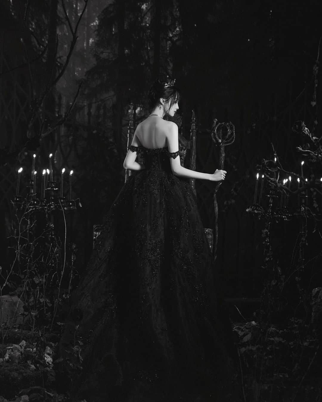 クアン・シャオトン（Guan Xiaotong）のインスタグラム：「👑🔮 to dawn」
