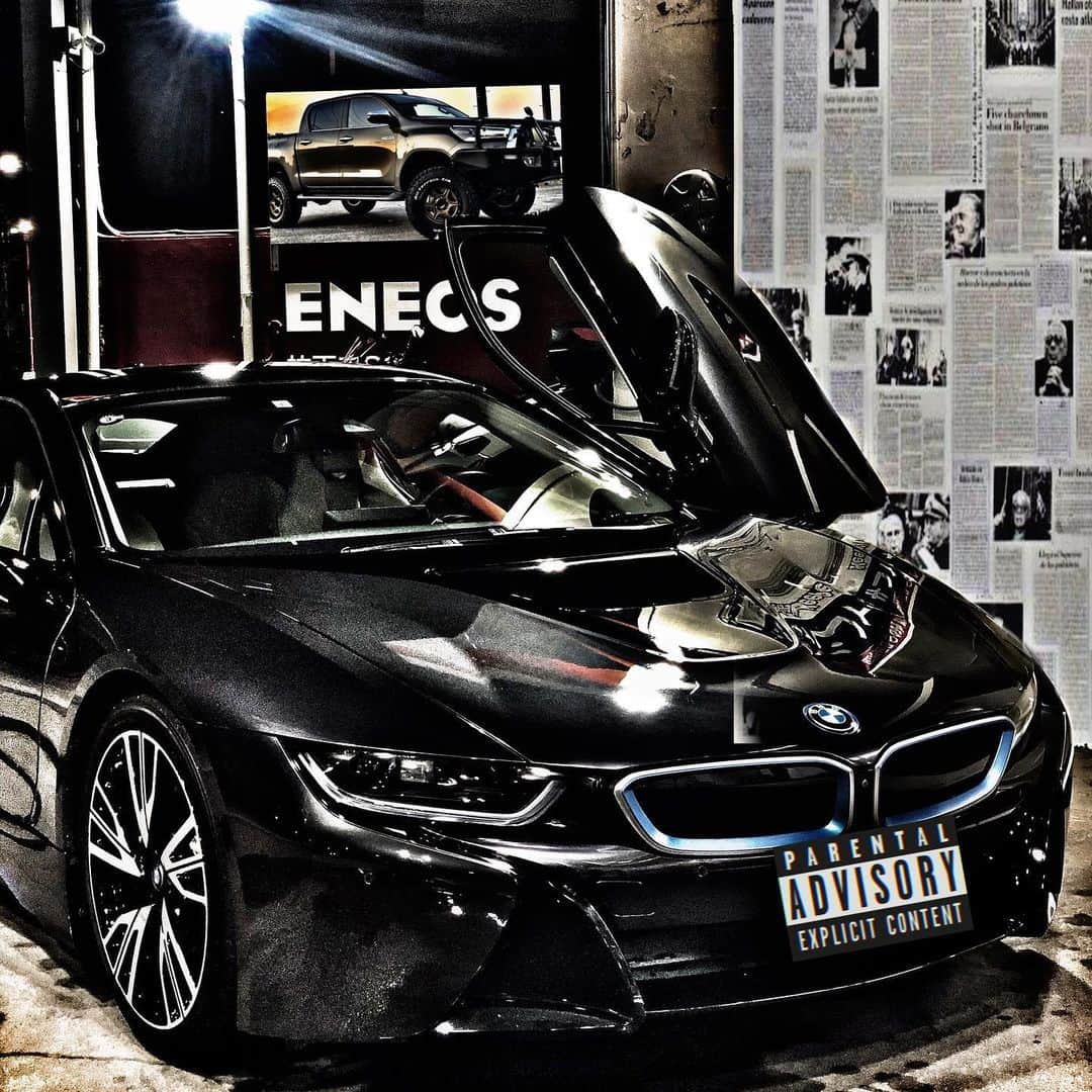 佐々木洋平のインスタグラム：「この間洗車してきた 愛車のi8  HILUXばかり載せてて可哀想だから 加工付きでペタリ  普段はほとんどi8  会社の駐車場にHILUXはいらないのですw  #bmw  #bmwi8  #釣り好きな人と繋がりたい」
