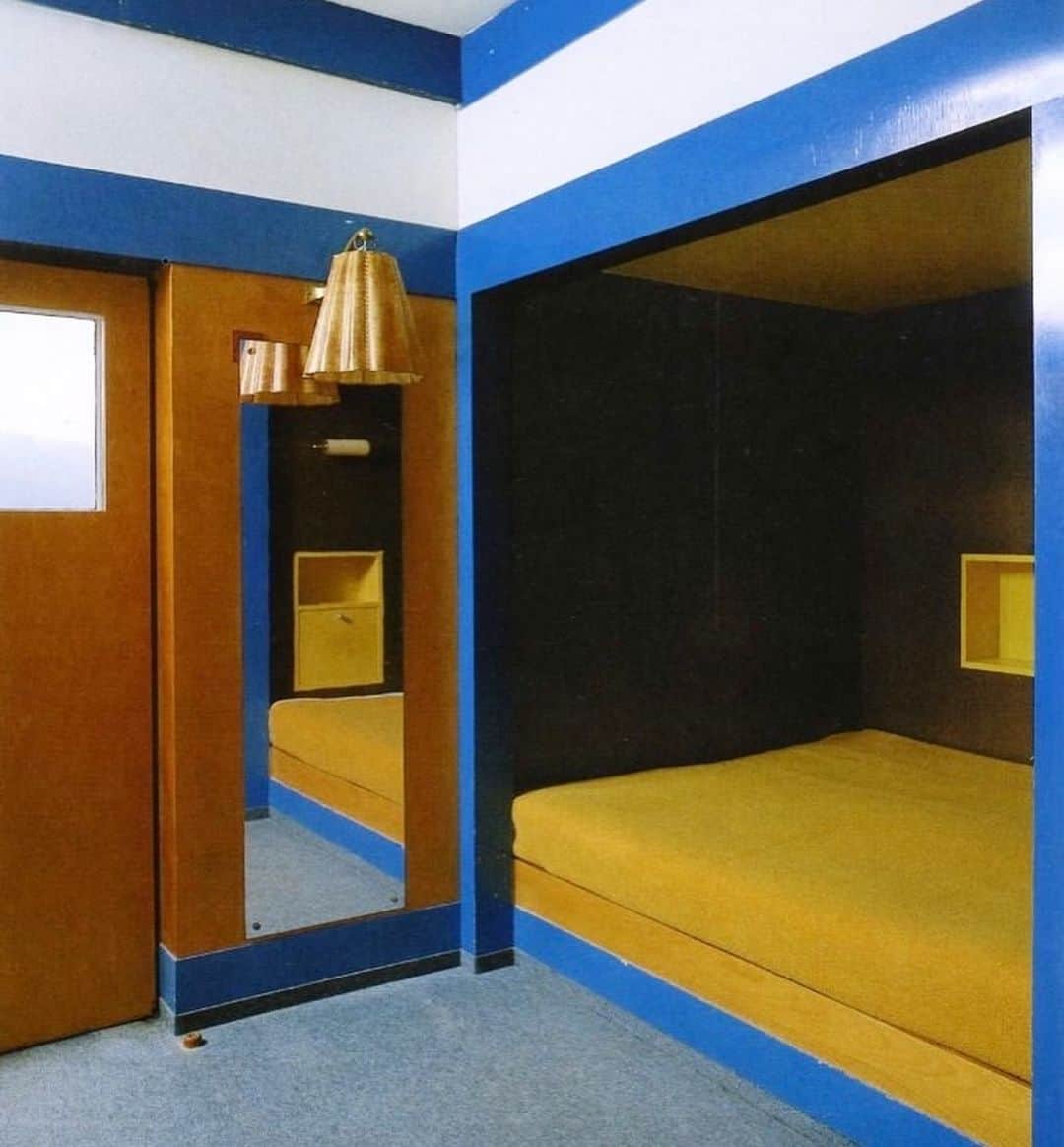 デレク ラムのインスタグラム：「Need some blue in my life this winter. #adolfloos #villamuller」