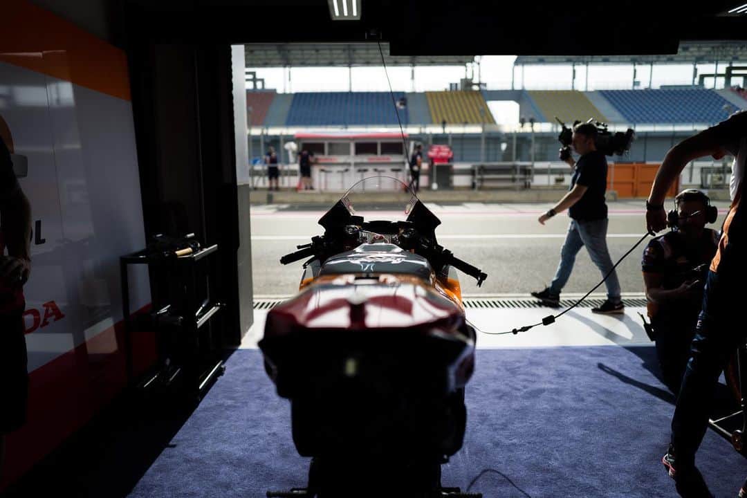 レプソル・ホンダのインスタグラム：「Coming soon ™️」