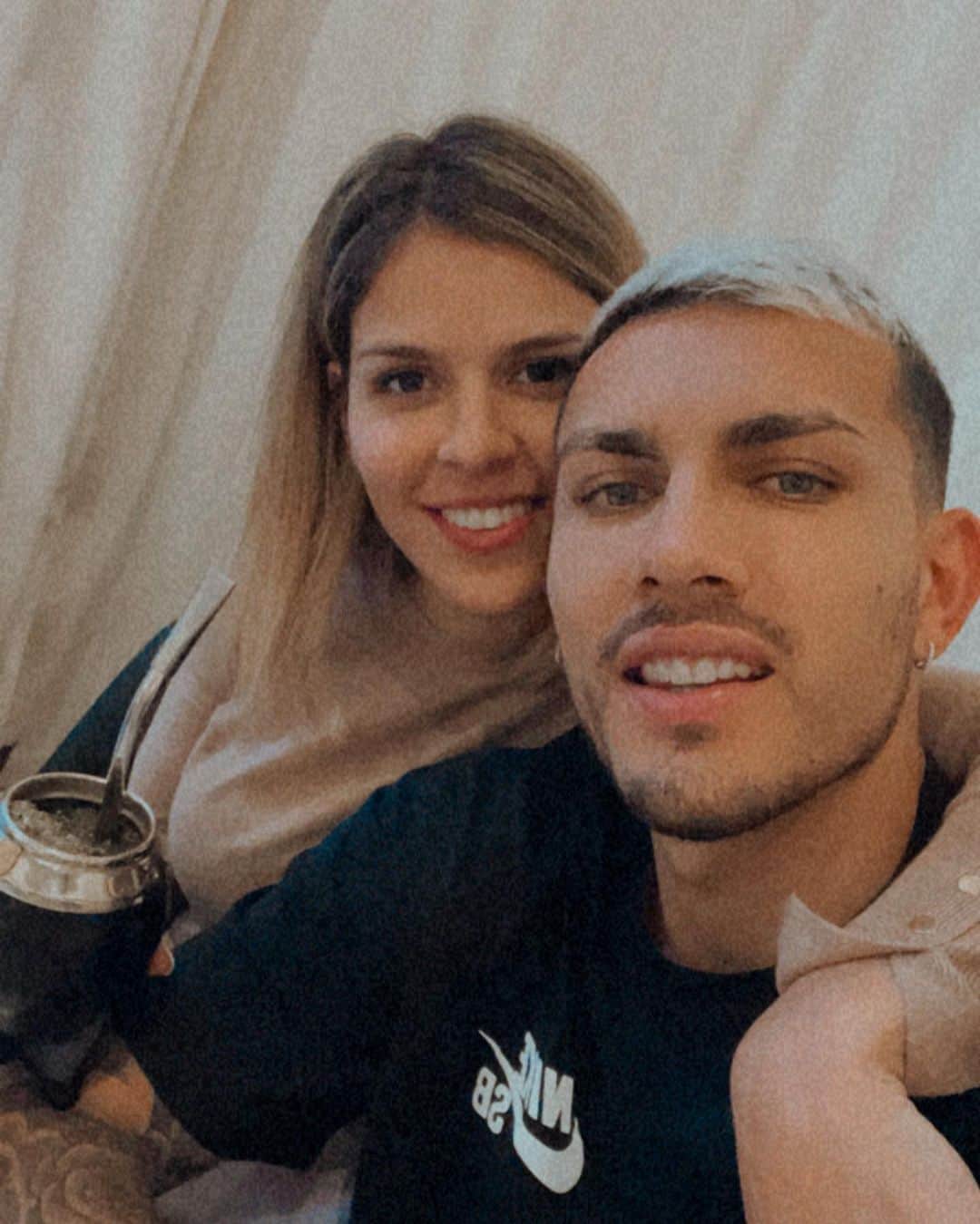 レアンドロ・ダニエル・パレデスのインスタグラム：「Mates con mi amor 🧉❤️😍」