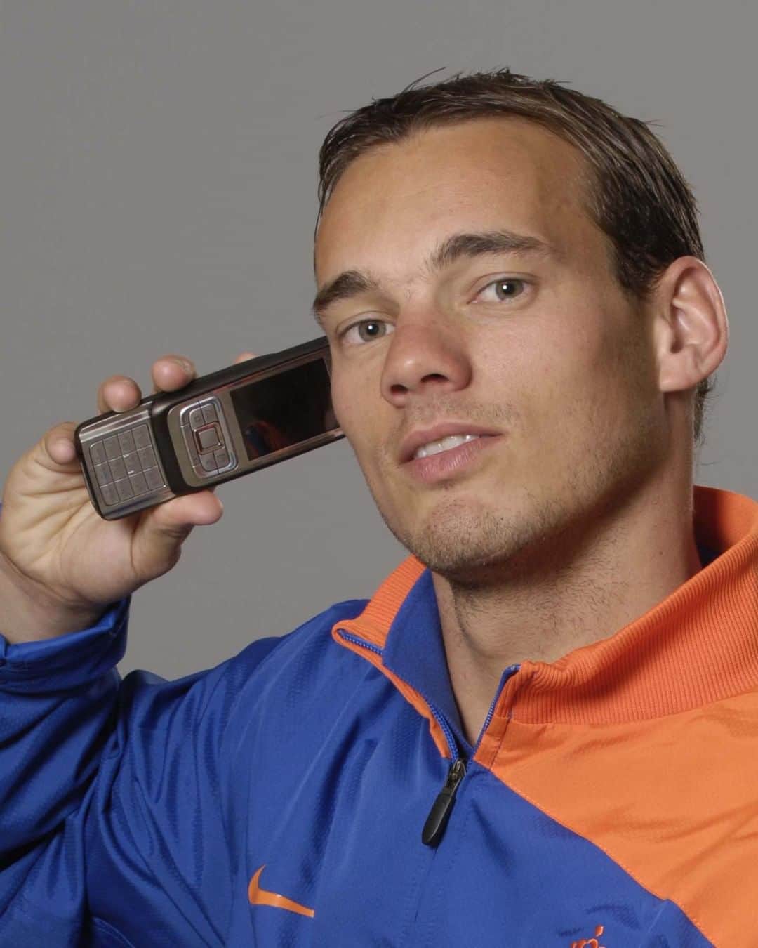サッカー オランダ代表チームさんのインスタグラム写真 - (サッカー オランダ代表チームInstagram)「New phone, who dis?」2月9日 1時45分 - onsoranje