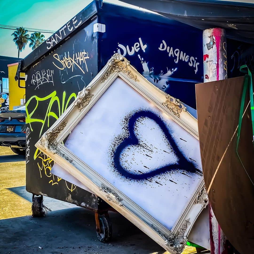 デイヴ・ナヴァロのインスタグラム：「Happy Valentine’s Day from all of us at @dueldiagnosis - be sure to join our mailing list to learn how to receive our digital holiday card. Link in bio @unfukyourself @fillinglobal」