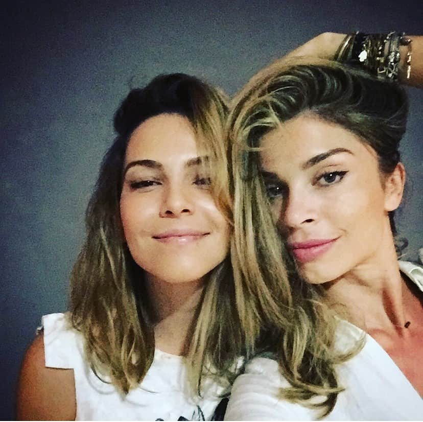 Tainá Müllerのインスタグラム：「Foto de quando fui loira, a la @massafera 💁🏼‍♀️❤️ Me preparando pra logo logo clarear as madeixas de novo, dessa vez pra Veronicar 🙅🏼‍♀️🔥」