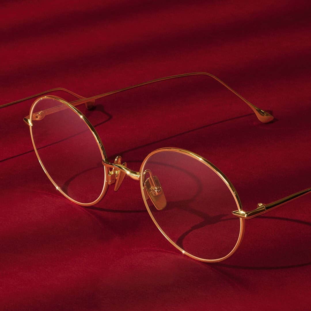ディタのインスタグラム：「Demonstrating a sophisticated balance of flourish and form in DITA's rapidly evolving optical design practice, Believer and Cerebal embody the streamlined elegance of a single line. Available in Yellow Gold at dita.com and select authorized retailers. #LunarNewYear #DITAbeliever #DITAcerebal #DITA #DITAeyewear」