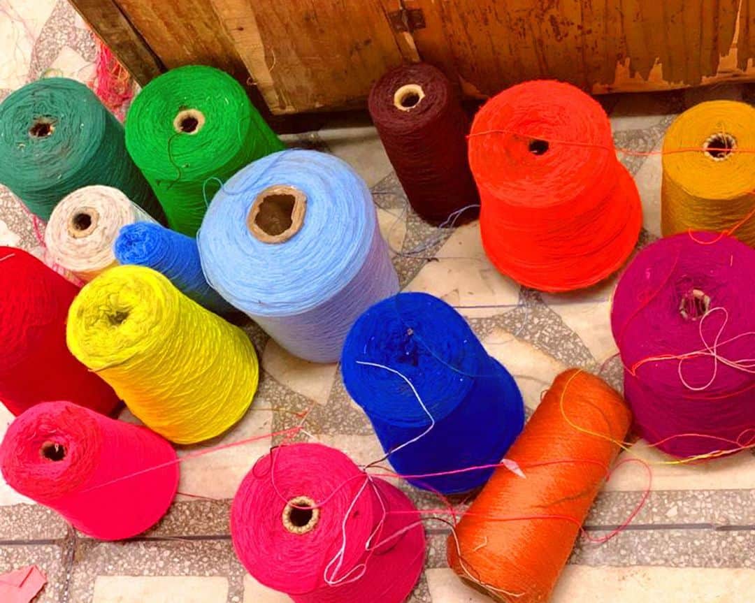 オイリリーのインスタグラム：「Color is a power which directly influences the soul. ~Wassily Kandinsky⁠ 🌈⁠ Check our stories & let’s go on a colorful inspiration trip through our India archives.⁠ 🤩⁠ #oilily #oililyworld #SS21⁠ #spring #summer #womenswear #kidswear #printonprint #oililyandme」