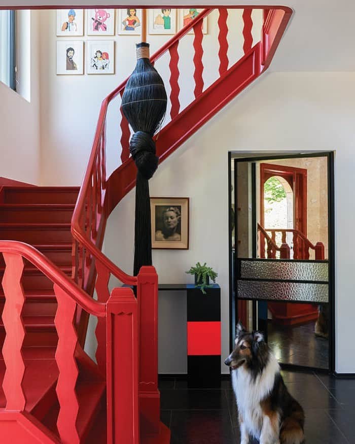 Homepolishのインスタグラム：「Add a vibrant jolt to commonly used spaces like the @casamidy founders did for their Brussels home. Photo: @adriendirand.  For more pro tips and design inspo, click the link in bio.」