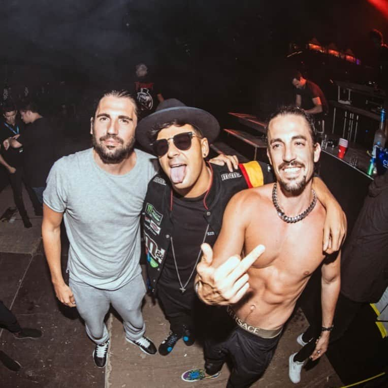 Dimitri Vegas & Like Mikeさんのインスタグラム写真 - (Dimitri Vegas & Like MikeInstagram)「Can’t wait to hang with our brother @timmytrumpet again. Btw go stream his Get In Trouble Remix which he dropped last week 🎺」2月9日 2時00分 - dimitrivegasandlikemike