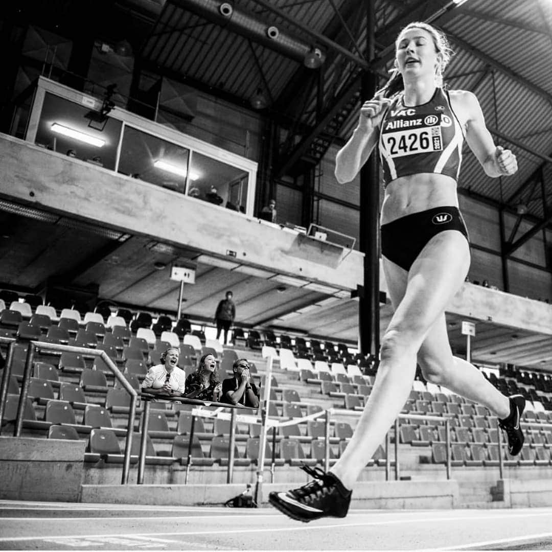 Paulien COUCKUYTのインスタグラム：「The first 400m competition was good for a personal best, but I'm far from satisfied ! The positive and strong mind is coming and I'm looking forward to the next race this saturday!  . Blessed with amazing supporters (who put themselves on photos @pauliendewyngaert ) !! . . #athletics #indoors #competition #400m #sportvlaanderen #fueledbyetixx」