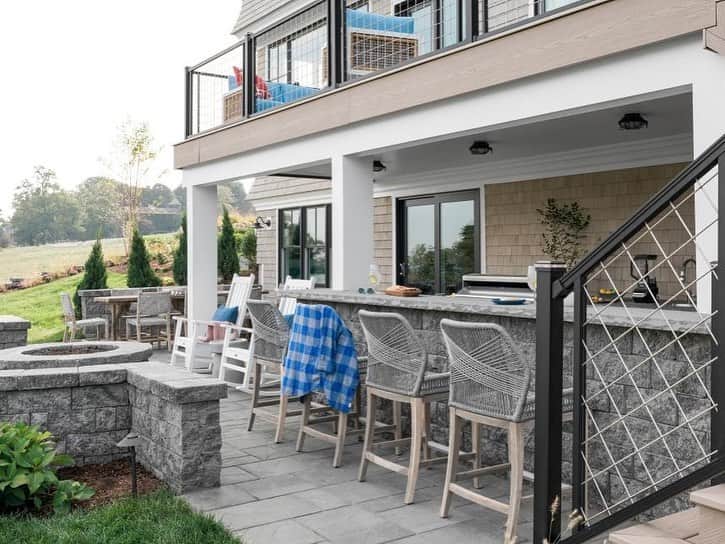 HGTVさんのインスタグラム写真 - (HGTVInstagram)「That's what we call outdoor living! 😍 HGTV Dream Home 2021 boasts bountiful outdoor living space—from the rooftop deck to the pergola, from the outdoor kitchen to the fire pit. 🔥 ⁠⁠ ⁠⁠ Designer @bpatrickflynn made sure there was something *fore* everyone at this year's #HGTVDreamHome ⛳️ Which outdoor space would you be hanging out in the most? ⁠⁠ ⁠⁠ HGTV Dream Home 2021 sweepstakes ends 𝒏𝒆𝒙𝒕 𝒘𝒆𝒆𝒌 on 2/17. 😱 Enter for your chance to win this colorful Americana retreat in Newport, Rhode Island at the link in our profile or by visiting HGTV.com/dream 🔝⁠⁠ ⁠⁠ 📸 @rusticwhiteinteriors⁠⁠ ⁠⁠ NO PURCHASE NECESSARY. Ends 2/17. To enter and for more details, click on the link in our profile or visit HGTV.com/Dream 🏡 💭」2月9日 2時04分 - hgtv