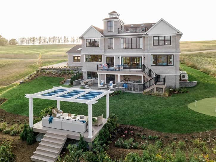 HGTVさんのインスタグラム写真 - (HGTVInstagram)「That's what we call outdoor living! 😍 HGTV Dream Home 2021 boasts bountiful outdoor living space—from the rooftop deck to the pergola, from the outdoor kitchen to the fire pit. 🔥 ⁠⁠ ⁠⁠ Designer @bpatrickflynn made sure there was something *fore* everyone at this year's #HGTVDreamHome ⛳️ Which outdoor space would you be hanging out in the most? ⁠⁠ ⁠⁠ HGTV Dream Home 2021 sweepstakes ends 𝒏𝒆𝒙𝒕 𝒘𝒆𝒆𝒌 on 2/17. 😱 Enter for your chance to win this colorful Americana retreat in Newport, Rhode Island at the link in our profile or by visiting HGTV.com/dream 🔝⁠⁠ ⁠⁠ 📸 @rusticwhiteinteriors⁠⁠ ⁠⁠ NO PURCHASE NECESSARY. Ends 2/17. To enter and for more details, click on the link in our profile or visit HGTV.com/Dream 🏡 💭」2月9日 2時04分 - hgtv