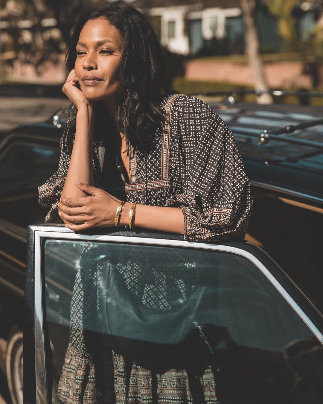 クレオベラのインスタグラム：「Today Only — As our Valentine gift to you & as a way to say thank you for your unending support, we are including a free LOVE Bali Bracelet with all orders over $100 today ❤️ Swipe for a close up of the bracelet made from recycled materials by our artisan partners in Bali.  Today only, no code needed, automatically applied at checkout.」