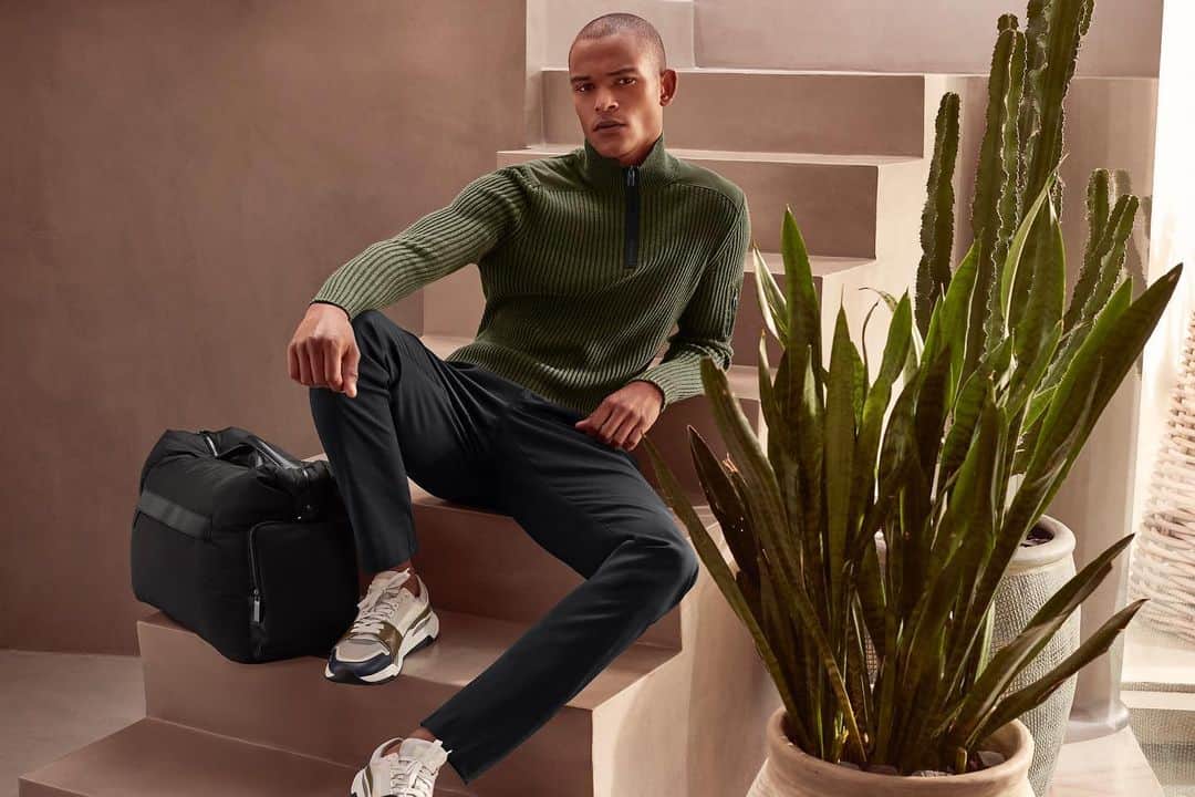 カナーリのインスタグラム：「The high-performance of the #CanaliSS21 accompanies the journeys of the urban globetrotter.  Find the look at the link in bio.  Model: @seba.ntab Photographer: @alessandro_burzigotti  #DrivenByImagination #CanaliSS21 #Canali1934 #MadeInItaly #menswear」
