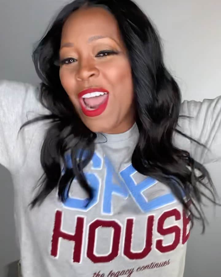 ケシア・ナイト・プリアムのインスタグラム：「Who needs help paying off their student loans?!?!   I’ve partnered with @tbsnetwork to give away $25,000 to 3 lucky recent HBCU Grads to help pay back your student loans. This is an opportunity you don’t want to miss. Be sure to check out the link in my bio for more information on how you can CASH OUT today!   #HBCUCashOutContest #tbsPartner」