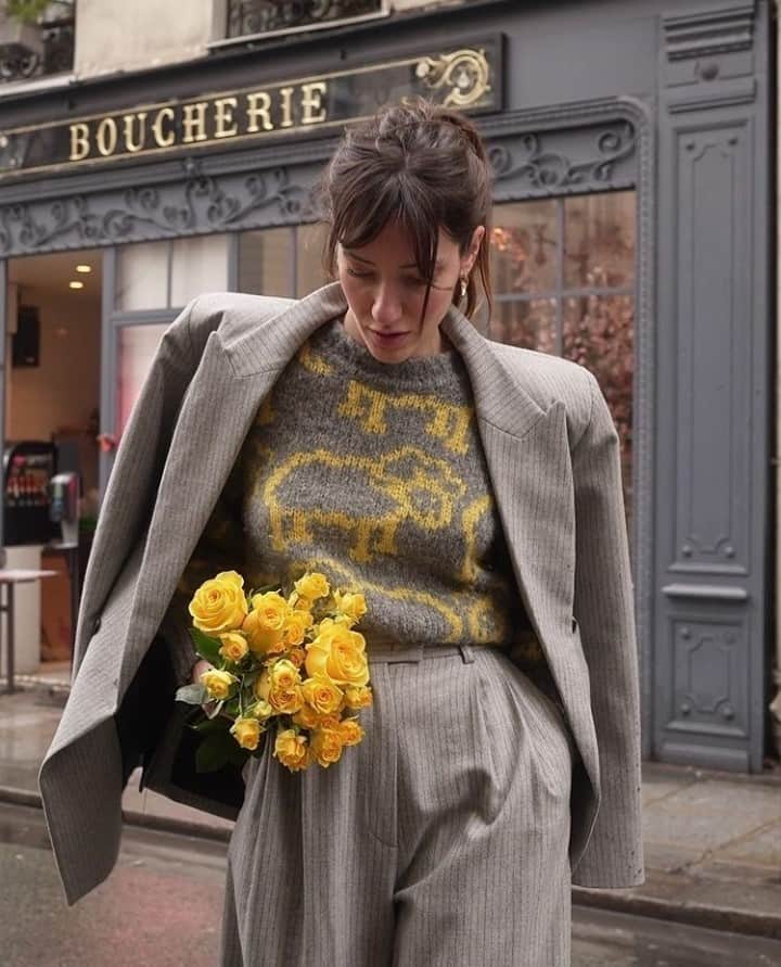 ポール&ジョーさんのインスタグラム写真 - (ポール&ジョーInstagram)「A touch of color on a cold and cloudy Monday 🌻☁️⁠ -⁠ The gorgeous @laugh_of_artist, shot by @alienorgasperi,⁠  is wearing our SOFILI jacket, MONMOUTON sweater and our CORLEONE trousers, now at 50% off! 💫⁠ -⁠ #PaulandJoe #FW20 #AW20 #Streetstyle #Fashion #Suit #Grey #Yellow #Mode⁠ ⁠」2月9日 2時16分 - paulandjoeparis