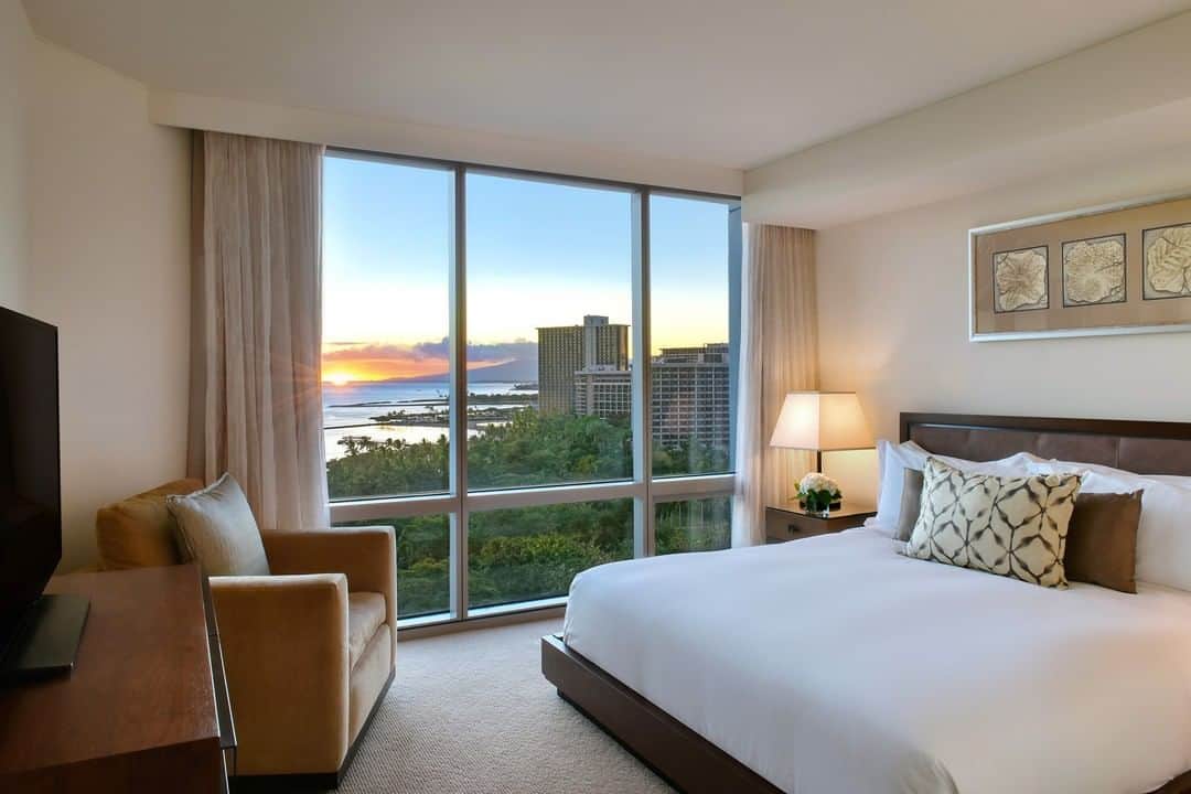 Trump Waikikiさんのインスタグラム写真 - (Trump WaikikiInstagram)「Give the gift of luxury to your sweetheart! Our Gift Cards can be used at all Trump Hotels destinations for the experience of their choice, including hotel stays, dining, participating spas, golf, and retail.  bit.ly/TrumpHotelsGiftCards」2月9日 2時19分 - trumpwaikiki
