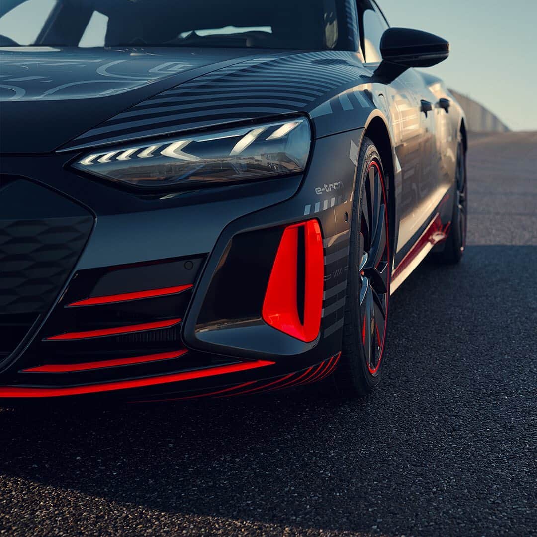 Audiさんのインスタグラム写真 - (AudiInstagram)「Tomorrow, we show you just how much can happen in 3.1 seconds.  February 9. Audi e-tron GT world premiere. Join us by clicking the link in our bio. #etronGT #FutureIsAnAttitude  Prototype vehicle shown. Specifications may vary.」2月9日 2時19分 - audi