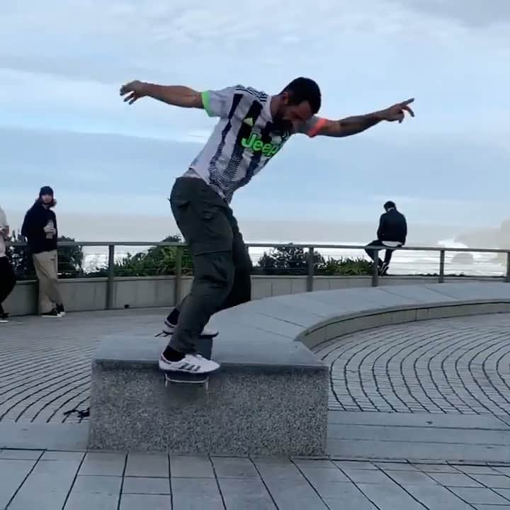 スラッシャーのインスタグラム：「🍷 @lucaspuig 🎶 @dabeull」