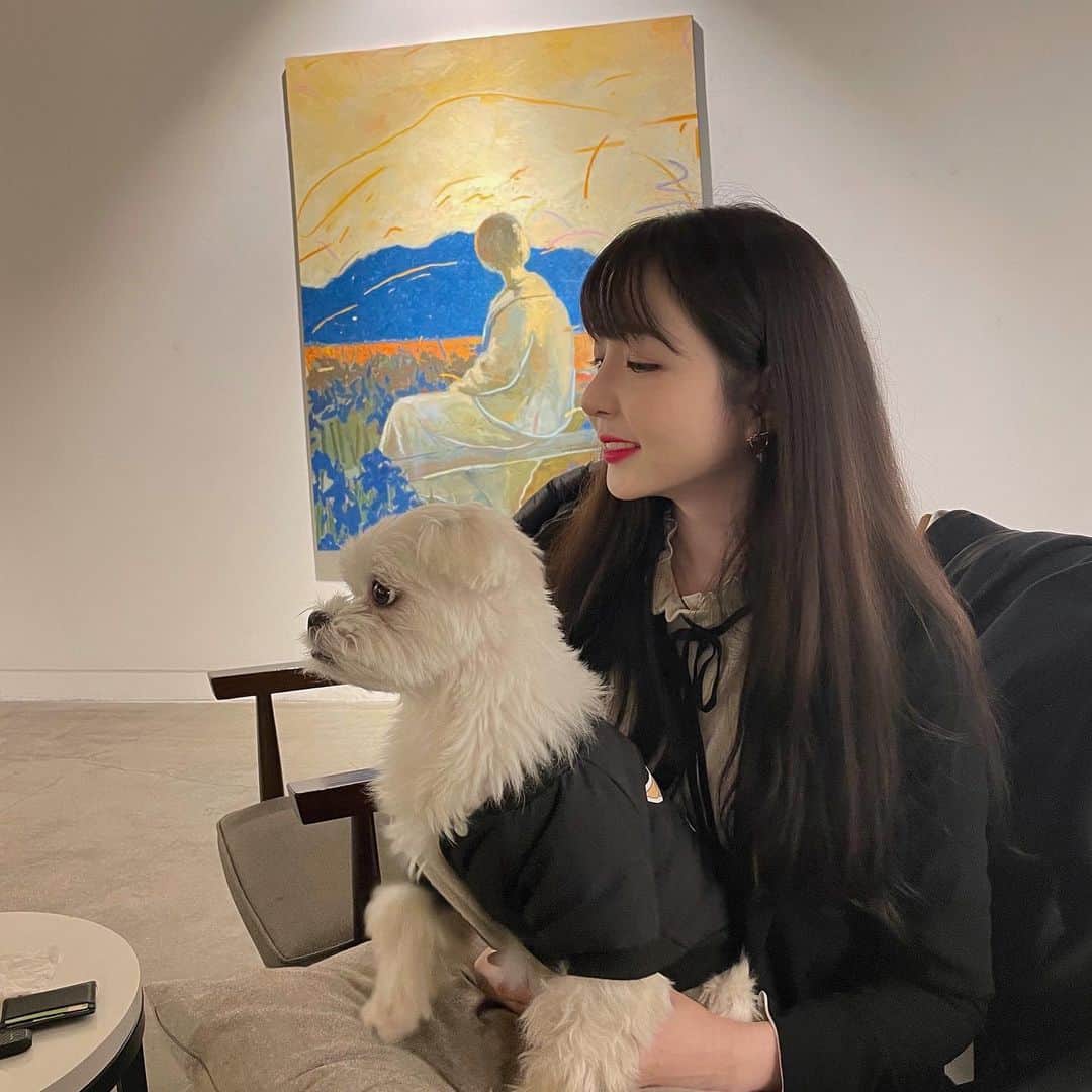 ユジョン のインスタグラム：「지는 해에 너무 마음쓰지마  너는 달빛에도 충분히 아름다운 사람이야 With 루이8세」