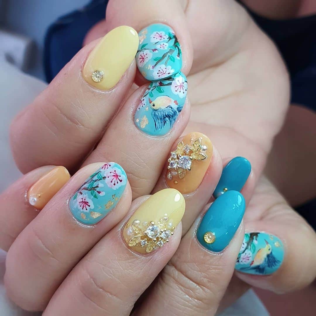 Yingのインスタグラム：「I used PREGEL #873, PREGEL MUSE M073 and PREGEL #871 for the base, PREGEL MUSE S340, PREGEL Yellow Drop, Orange Drop, and PREGEL Art Liner gels for the art!  Items can be purchased at @nailwonderlandsg 🤗 . . . 🛒 www.nailwonderland.com⁣⁣ 📍20A Penhas Road, Singapore 208184⁣⁣ (5 minutes walk from Lavender MRT)⁣⁣ .  I am currently only able to take bookings from my existing pool of customers. If I have slots available for new customers, I will post them on my IG stories. Thank you to everyone who likes my work 🙏 if you need your nails done, please consider booking other artists at @thenailartelier instead ❤  #ネイルデザイン  #ネイルアート #ネイル #ジェルネイル #nailart #네일아트 #pregel #プリジェル #nails #gelnails #sgnails」