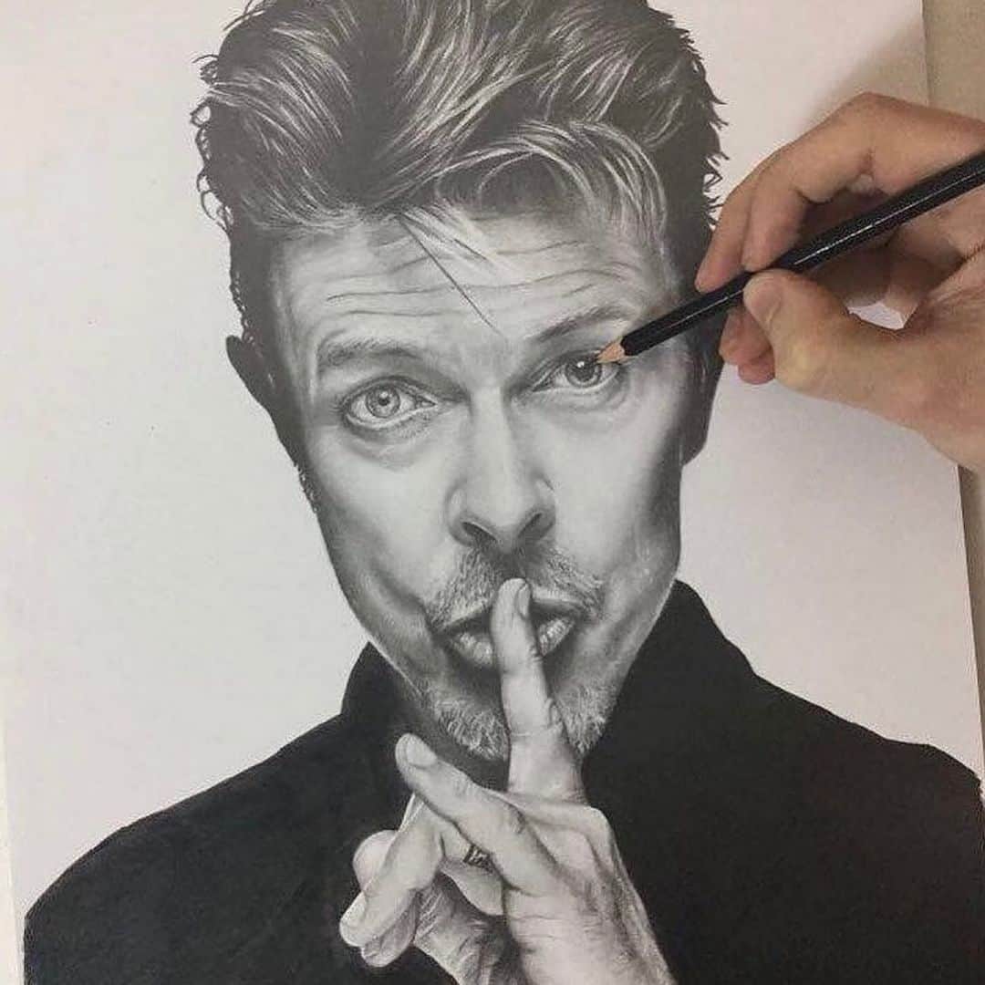 Art Collective Magazineさんのインスタグラム写真 - (Art Collective MagazineInstagram)「@jonarton creates in many mediums from graphite pencil, acrylics, airbrush, tattooing and I’m sure anything else he wants to try!  Give him a follow for constant quality creations! 🔥🔥 #artnerd #artcollective #pennywise #bowie #davidbowie #sopranos #thesopranos #pencil #graphite #createeveryday」2月9日 2時33分 - art_collective