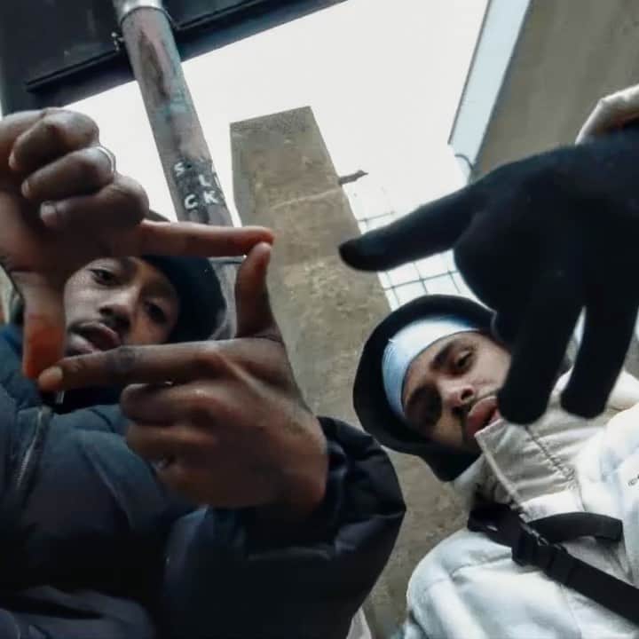 ルディメンタルのインスタグラム：「@weaintregular jumping on BE THE ONE 🔥 Link in stories to watch the full video #BeTheOneSkank  🎥 @maxcheshire_」