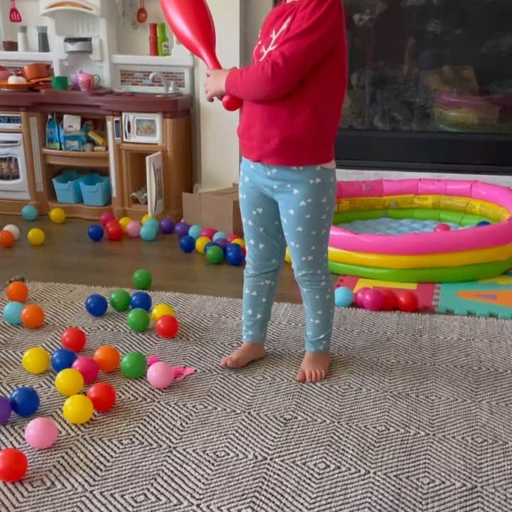 T・J・サインのインスタグラム：「Terrible pitching Uncle TJ!  But a Babe Ruth in the making! ⚾️ 🎉 😀🥳」