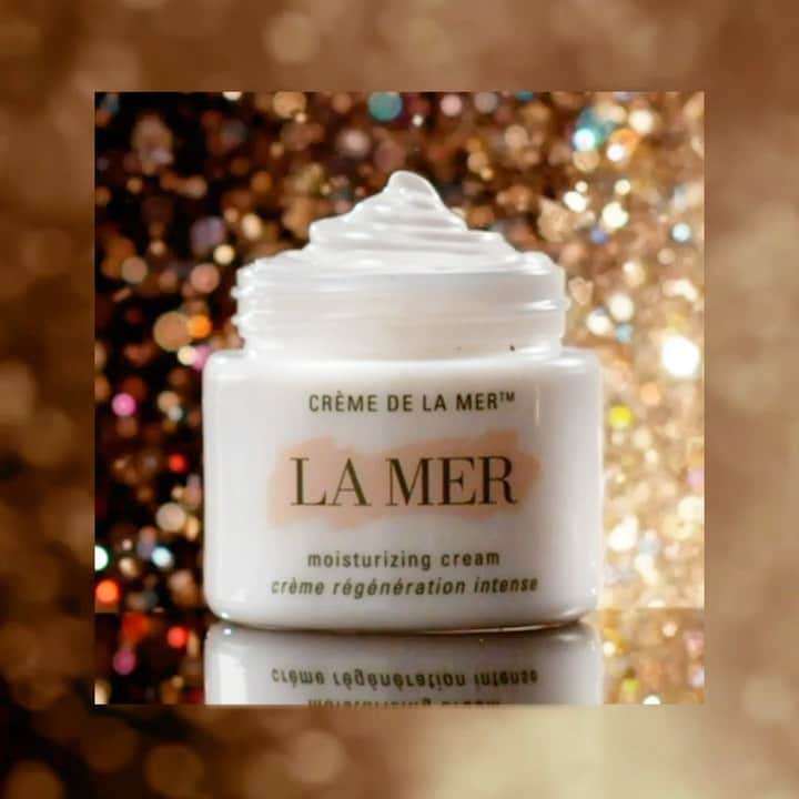 ドゥラメールのインスタグラム：「Today we celebrate the ONE MILLION of you that make La Mer what it is each day, and we couldn’t be more grateful. It’s your beauty that inspires us to keep sharing our own passion for the sea and all its gifts. Here’s to all the love, likes and possibilities that lie ahead. Thank you. 🤍 #LoveLaMer」