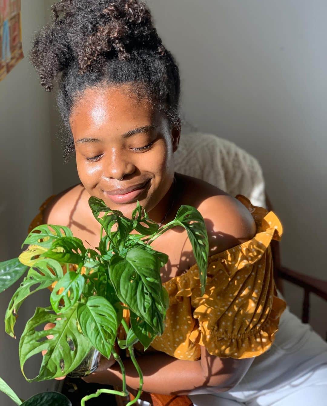 Jackson Harriesさんのインスタグラム写真 - (Jackson HarriesInstagram)「Hello everyone, sending you all lots of love and joy today. My name is Brianna Brawley (she/her) from @brisselssprouts. Today I will be taking over Jacks Instagram account as part of Reclaiming Our Time, a joint effort between @blackgirlenvironmentalist, @generation__green, and @passthemicclimate to connect Black environmentalists with environmental platforms this Black History Month.  I am located in San Diego, California and have found myself exploring the space where environmental advocacy, Blackness, food justice, and digital communications collide. I currently work with a few different nonprofit organizations in the eco-space doing social media management (one of which is @generation__green) and spend the rest of my days working in the organics recycling industry at a small composting collective here in San Diego- @thecompostgroup.  When I am not working, you can most likely find me among plants. I tend to a robust “community” garden in my backyard, which will soon start to be harvested and distributed to BIPOC & LGBTQ+ friends in San Diego experiencing food insecurity due to COVID-19. I love cultivating community, security, and stability for folks within my communities, and believe that mutual aid offers us a glimpse into a better and more equitable world. I feel so incredibly blessed to be here with you today, and hope you take a few moments of your day to follow along and learn a little bit more about myself and my work!」2月9日 2時49分 - jackharries