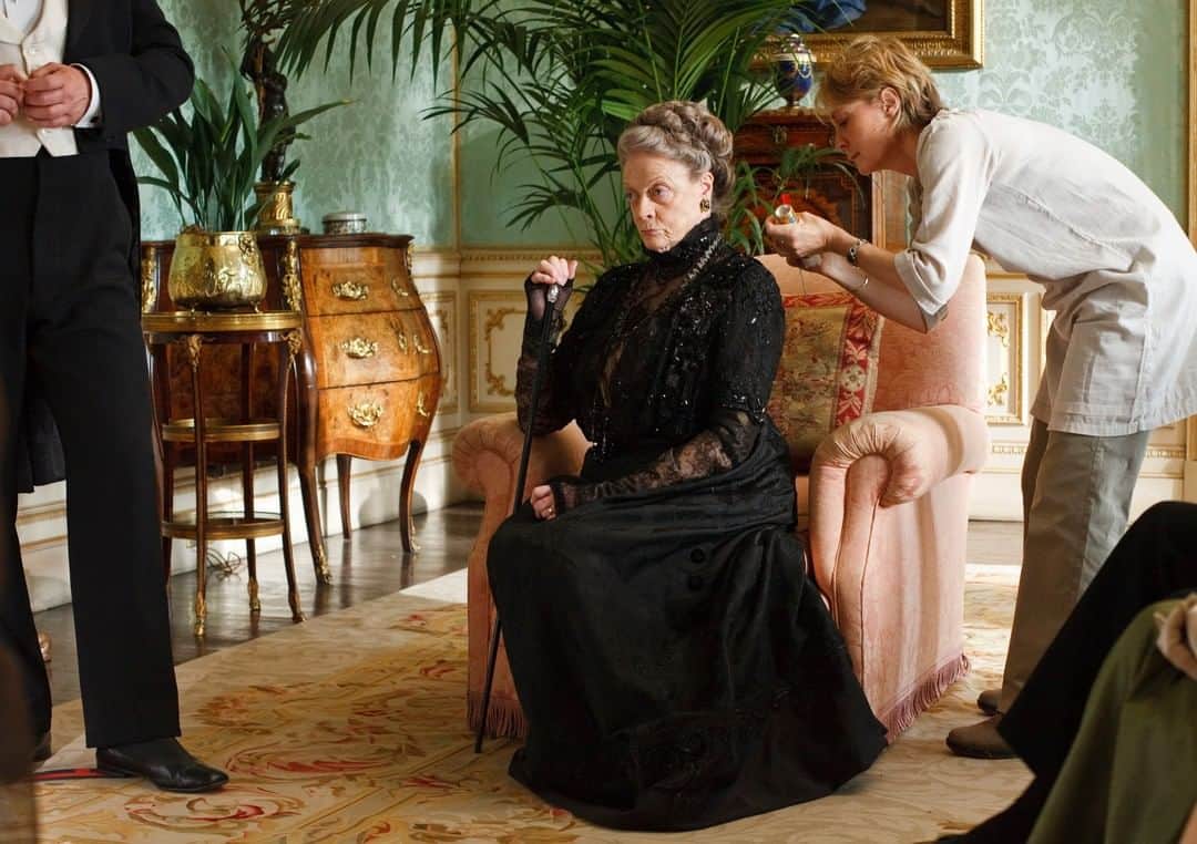 ダウントン・アビーさんのインスタグラム写真 - (ダウントン・アビーInstagram)「Take a look #BehindTheScenes at some of these stunning Downton Abbey costumes. What's your favourite outfit from #Season1?」2月9日 3時00分 - downtonabbey_official