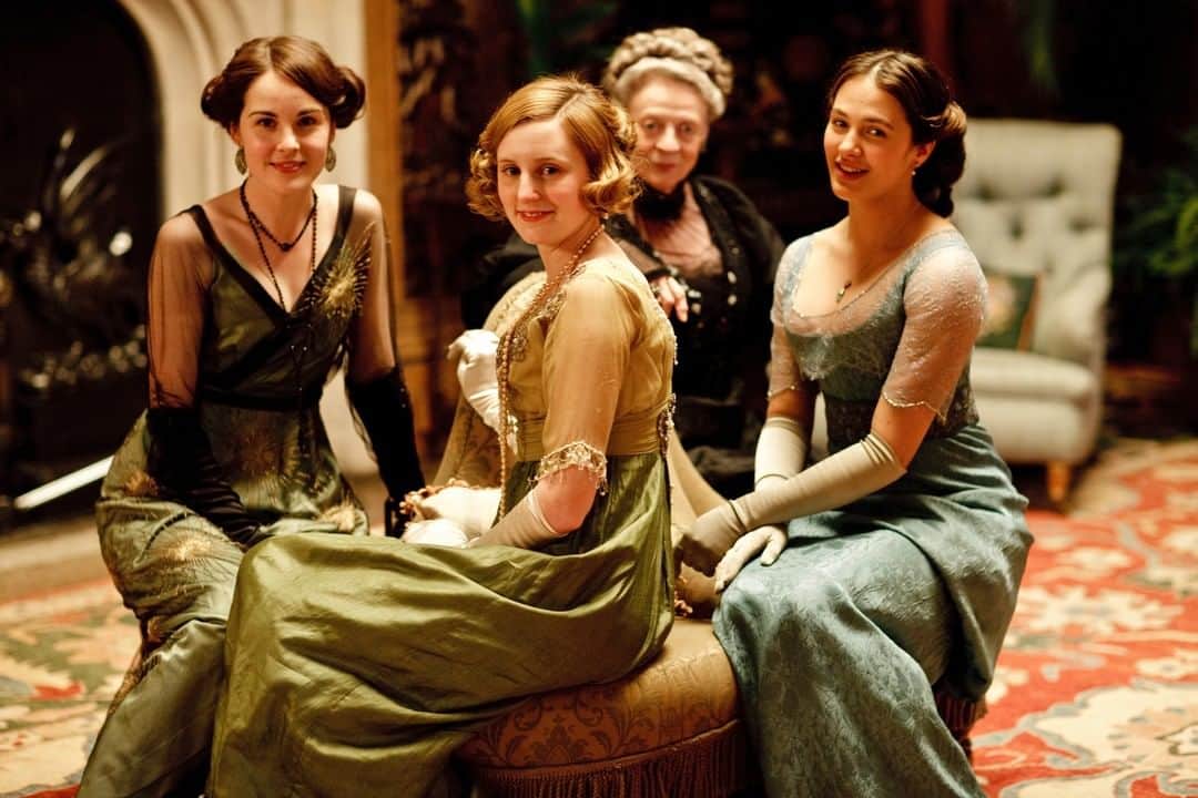 ダウントン・アビーさんのインスタグラム写真 - (ダウントン・アビーInstagram)「Take a look #BehindTheScenes at some of these stunning Downton Abbey costumes. What's your favourite outfit from #Season1?」2月9日 3時00分 - downtonabbey_official