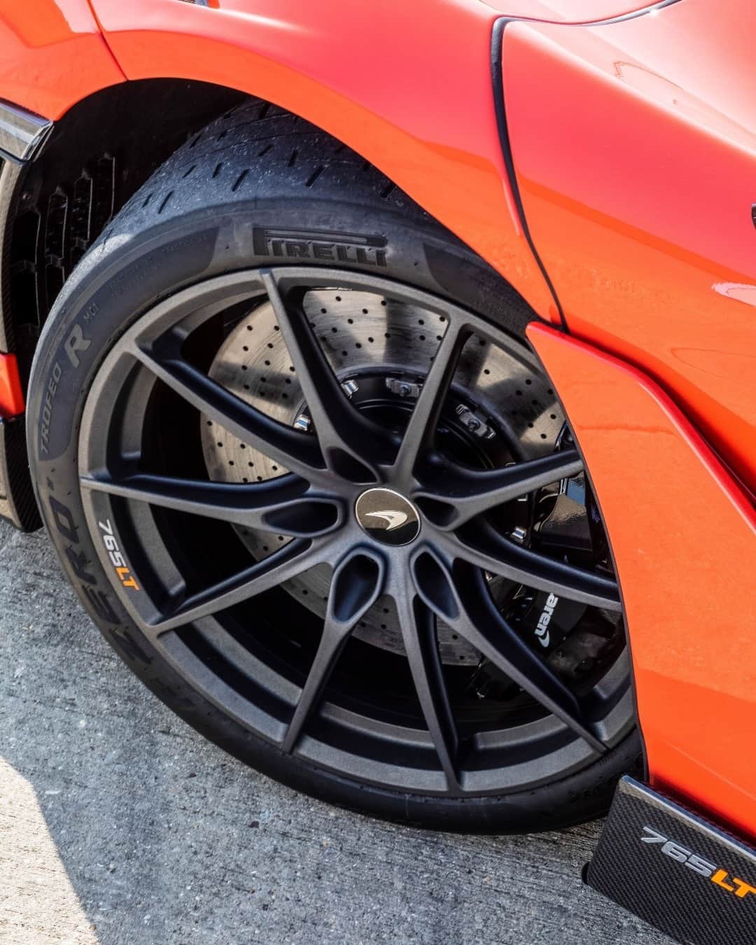 McLaren Automotiveのインスタグラム：「The specially developed @Pirelli P Zero™ Trofeo tyres, on the 765LT, allow you to explore cornering speeds beyond the conventional limits.」