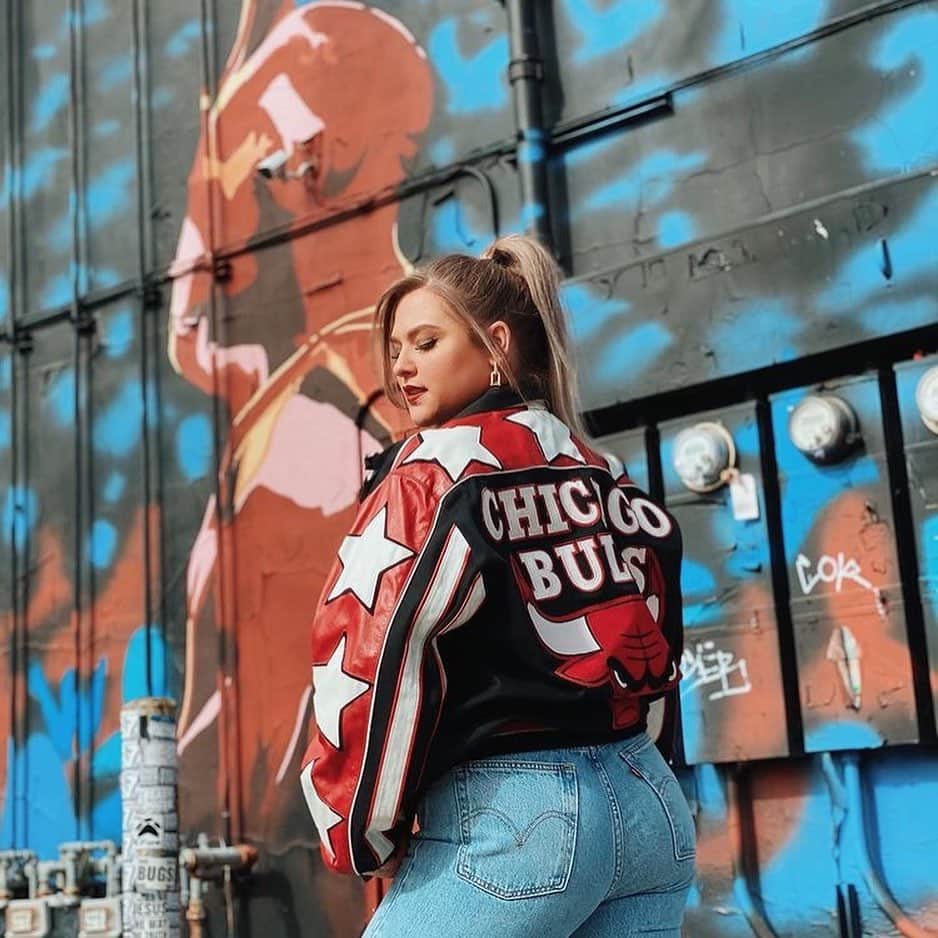 2nd STREET USAさんのインスタグラム写真 - (2nd STREET USAInstagram)「REPOST ♥️♥️  Just trying to be like Lola Bunny from Space Jam 🥰🏀 ....... #michaeljordan #chicagobulls #basketball #nba #looneytunes #thrift @emilykejohnson  ————————————————————————  ㅤㅤㅤ #secondhandfashion #thriftshop  #sellyourclothes #thriftedfashion  #secondhandvintage #thriftlife  #photography #subscribersonly  #melrose #thrifting #valueshopping  #newyork #buyandsellbag  #losangeles #thrift #valueyourself  #sustainablefashion #sustainability  #secondhandfirst #thriftstorefinds」2月9日 3時02分 - 2ndstreetusa
