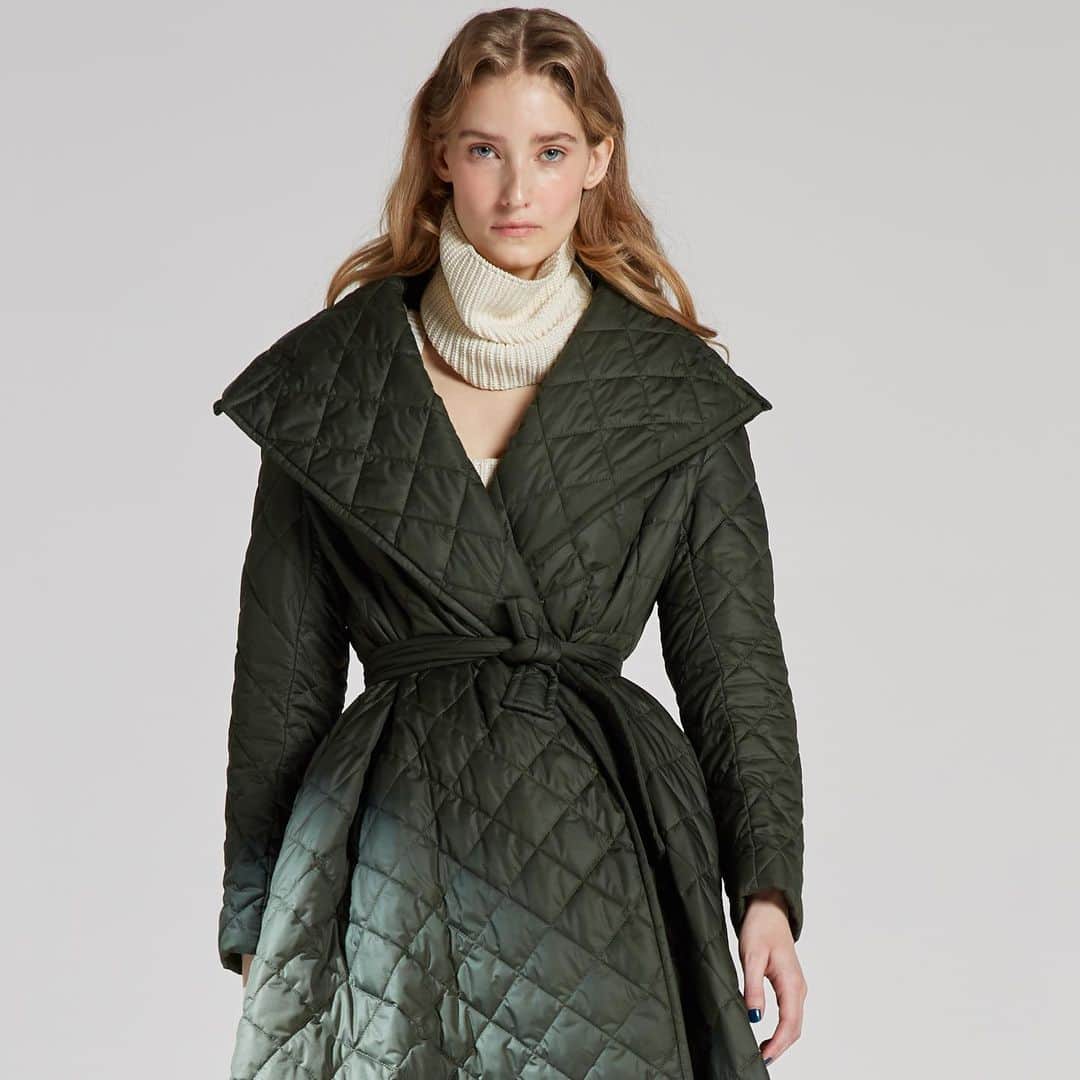 サラバターリアのインスタグラム：「...YOUTH FW21 COLLECTION  ...Namara wears the quilted A-Coat with the Creamy Knitwear Top (this available on sarabattaglia.com and @intermixonline)  (For all of those asking, the new collection will be available on sarabattaglia.com and in the best luxury stores starting from July!)  #SaraBattaglia」
