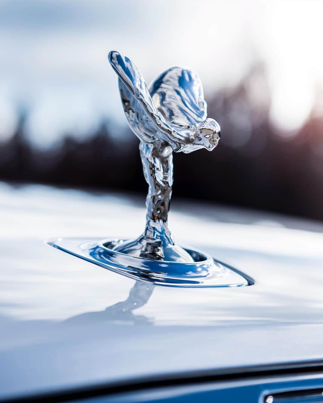 ロールス・ロイスさんのインスタグラム写真 - (ロールス・ロイスInstagram)「This month proudly marks the 110-year anniversary of the iconic #SpiritOfEcstasy.   For beyond a century, our winged muse has graced the bonnet of each Rolls-Royce motor car, lighting the way and #InspiringGreatness for all.   The Spirit of Ecstasy is eternal. And so, her legacy continues...  Discover more; link in bio.」2月9日 3時07分 - rollsroycecars