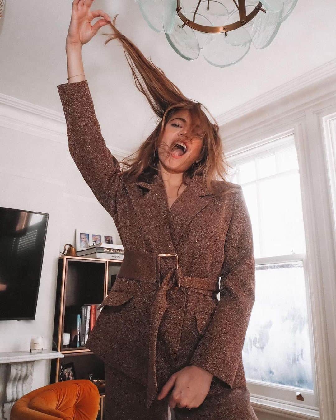 ピクシー・ロットのインスタグラム：「So Monday... we meet again 🖤」