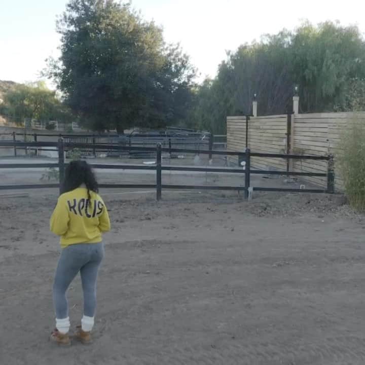 ケリスのインスタグラム：「Regenerative farming. The future is in our hands! Not easy but so worth it. Have you been following my farm journey? Having a blast and learning so much. #itsalifestyle #beyondorganic #blackfarmers」